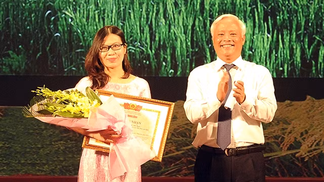 Premian en Vietnam a obras del concurso de escritura sobre agricultura ảnh 1