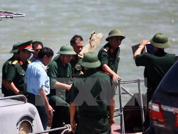 Encuentran restos del avión SU30 desaparecido en entrenamiento en el mar ảnh 1