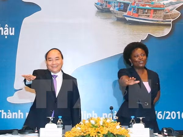 Premier vietnamita pide apoyo internacional en lucha contra el cambio climático ảnh 1