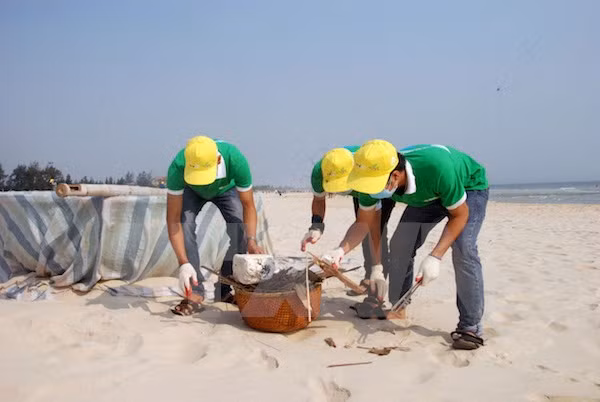 Lanzan en Vietnam campaña para mejorar conciencia pública sobre limpieza del mar ảnh 1