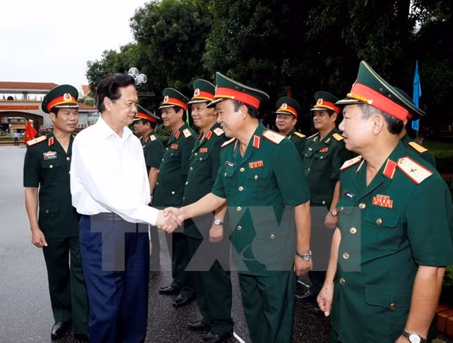 Premier elogia esfuerzos de Zona Militar IV por consolidar defensa pop ảnh 1