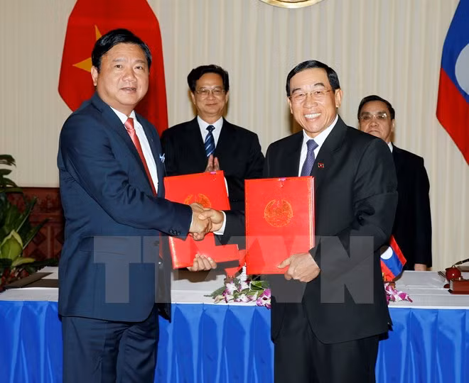 Firman Vietnam y Laos acuerdo de cooperación en transporte ảnh 1