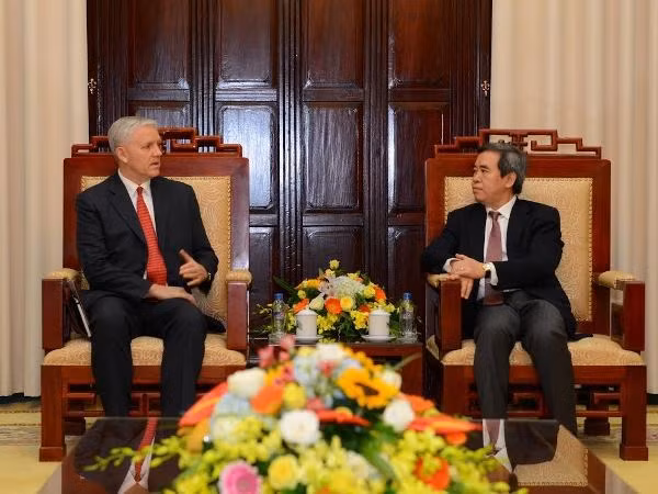 Gobernador del Banco se reúne con nuevo director nacional de ADB ảnh 1