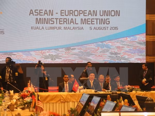 UE se compromete duplicar asistencia financiera para ASEAN ảnh 1