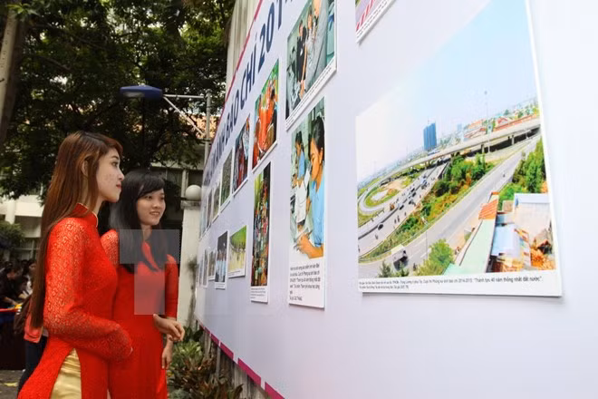 Exposición fotográfica de Patrimonios mundiales vietnamitas en Sudcorea ảnh 1
