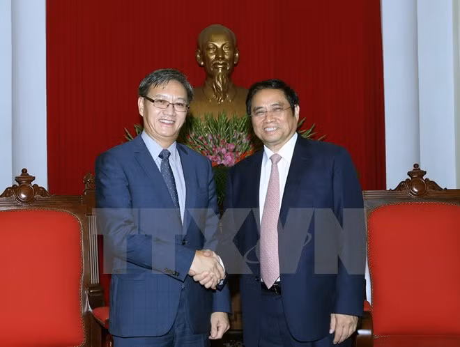 Embajador laosiano trabajará por desarrollar nexos Laos-Vietnam a nivel superior ảnh 1