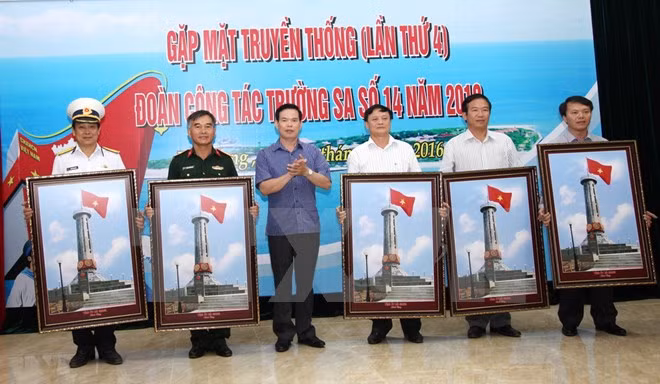 Exposición fotográfica sobre mar e islas de la patria en provincia vietnamita ảnh 1
