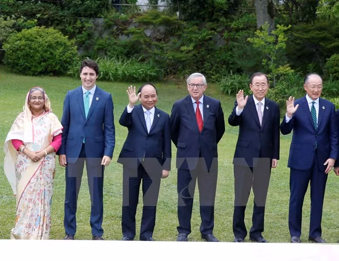 Premier vietnamita se reúne con líderes mundiales en Cumbre ampliada de G7 ảnh 1