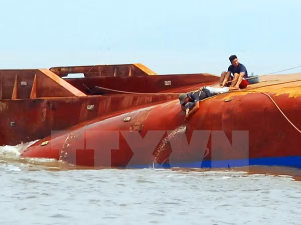 Recuperan dos supuestos restos de víctimas de barcos accidentado ảnh 1