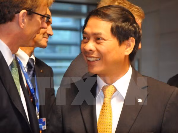  Vicecanciller vietnamita se reúne con diplomáticos europeos ảnh 1