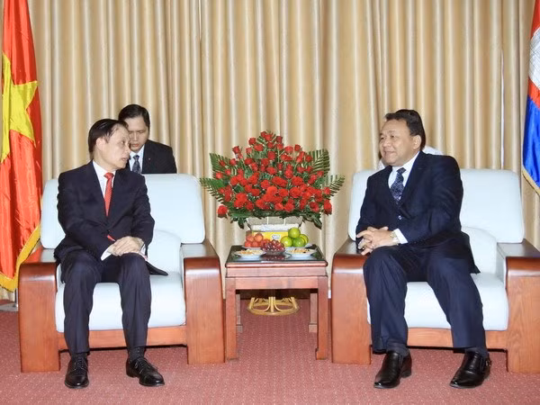 Cancillería vietnamita felicita a Cambodia por Día Nacional ảnh 1