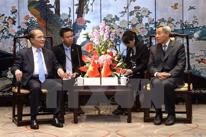 Líder parlamentario vietnamita apoya al impulso de lazos interprovinciales con China ảnh 1