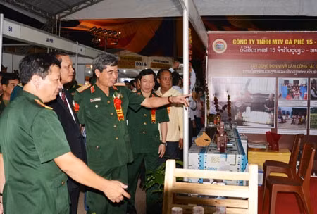 Cierran feria comercial Vietnam – Laos 2015 ảnh 1
