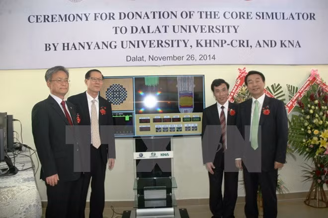 Instituto sudcoreano entrega equipamientos científicos a universidad vietnamita ảnh 1