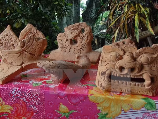 Descubren en Vietnam nuevos objetos del palacio real perdido ảnh 1