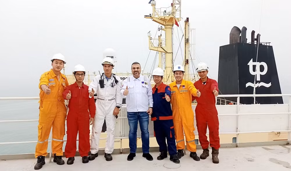 Vietnam importa el primer lote de gas licuado del petróleo en este año lunar ảnh 1