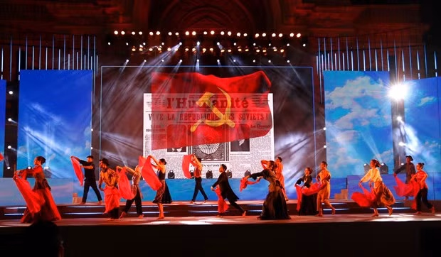 Ciudad Ho Chi Minh celebra program artístico en saludo a fundación del Partido Comunista ảnh 1