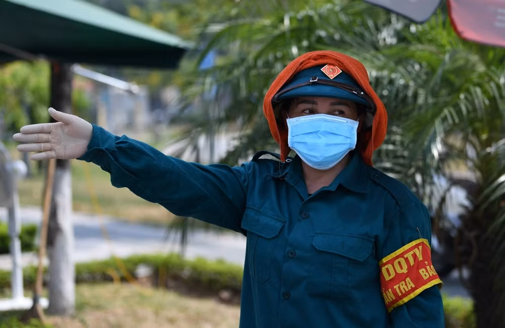 Milicias en provincia vietnamita de Bac Giang desempeñan papel importante en combate contra el COVID-19 ảnh 2 Milicias en provincia vietnamita de Bac Giang desempeñan papel importante en combate contra el COVID-19 ảnh 2