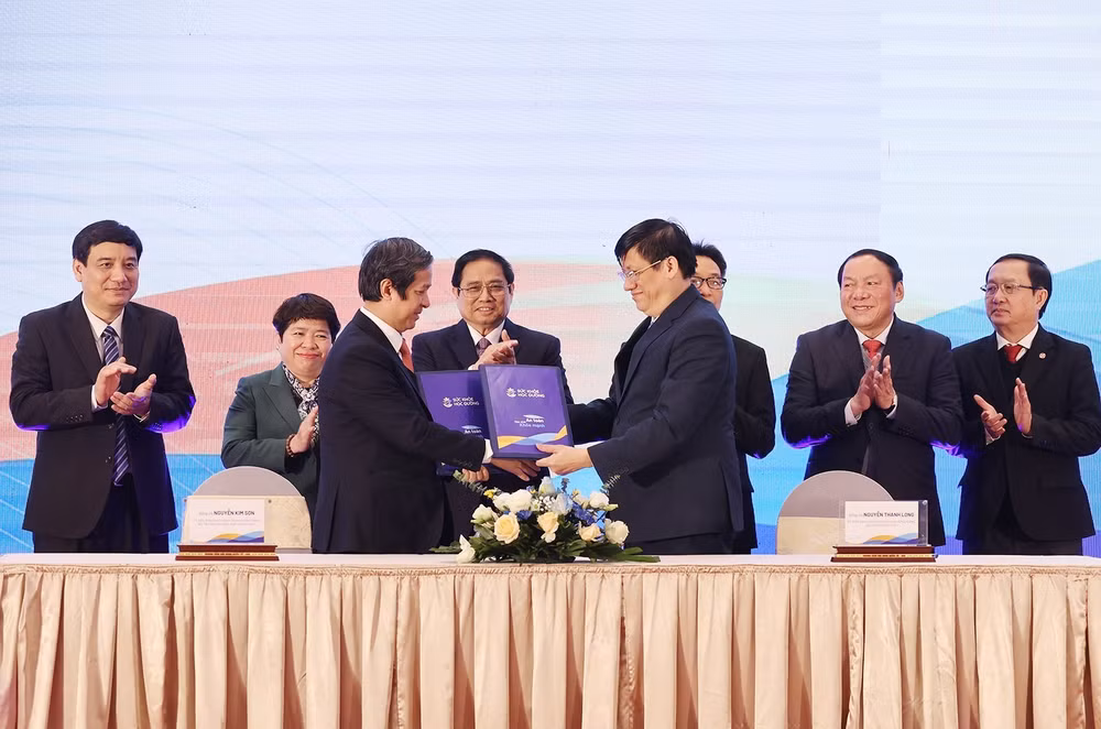 Premier vietnamita destaca importancia de protección y cuidado de los niños ảnh 2