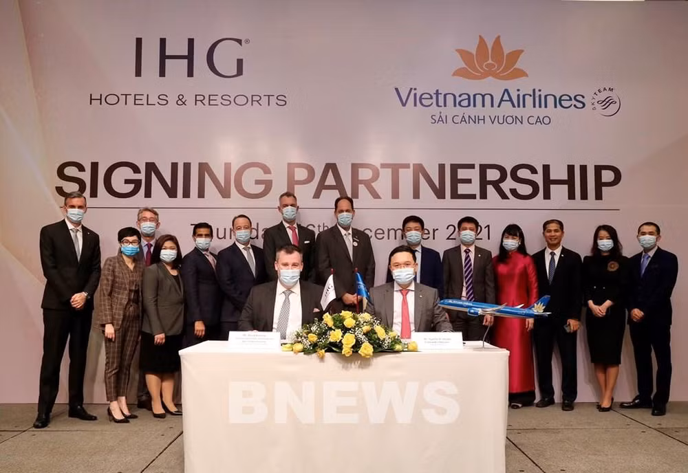 Vietnam Airlines coopera con grupo británico por desarrollo del turismo nacional ảnh 1