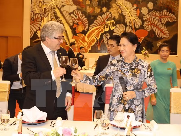 Presidente del Consejo de Estados de Suiza concluye visita a Vietnam ảnh 1