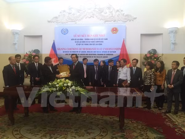 Vietnam y Camboya firman acuerdo de cooperación en sector laboral ảnh 1