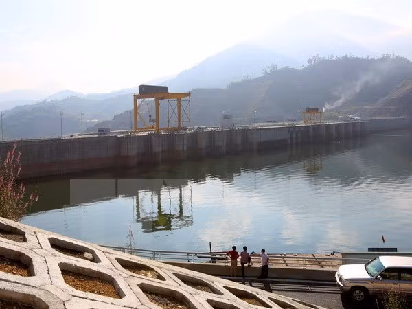 Otro generador de hidroeléctrica Trung Son se incorpora a red energética nacional ảnh 1