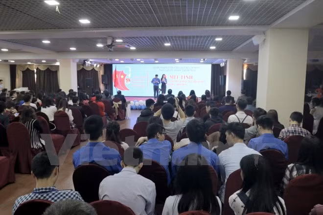 Jóvenes vietnamitas en Rusia conmemoran día de establecimiento de Unión Juvenil ảnh 1