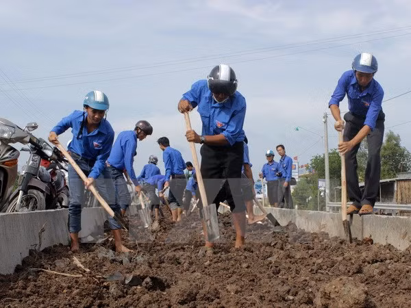 Premier firma instrucción sobre la estrategia de desarrollo juvenil ảnh 1