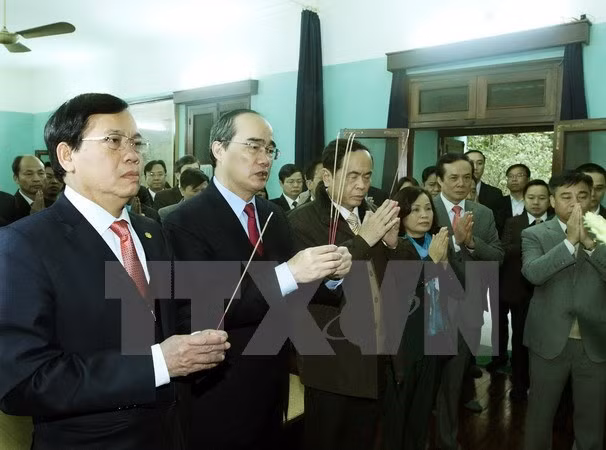 Dirigente del Frente de Patria rinde homenaje al Presidente Ho Chi Minh ảnh 1