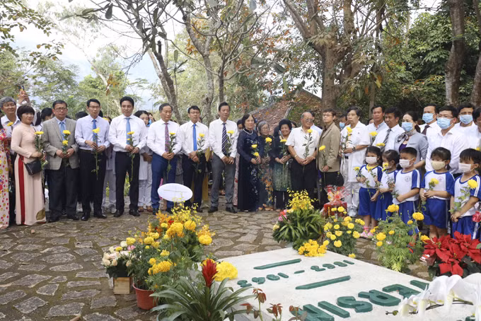 Conmemoran aniversario 159 del natalicio del médico Alexandre Yersin en Vietnam ảnh 1