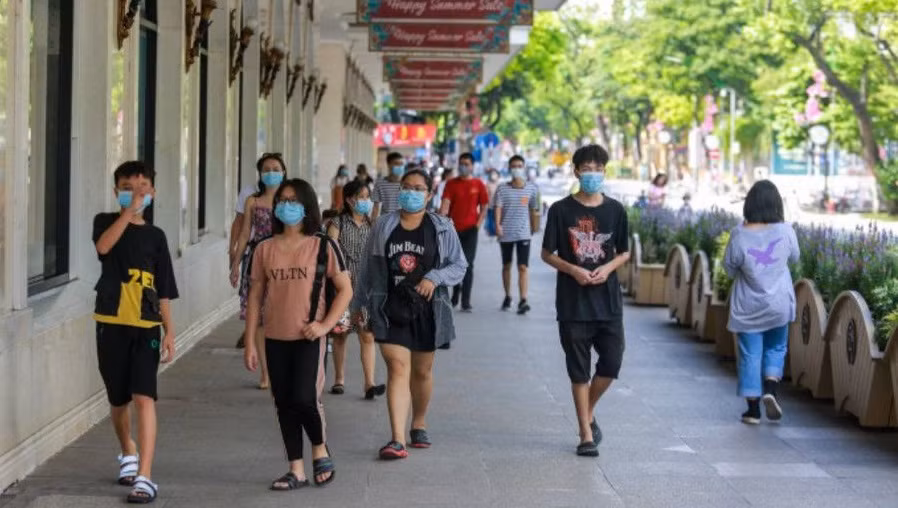 Emite Vietnam lista de grupos de personas obligados a llevar mascarillas ảnh 1