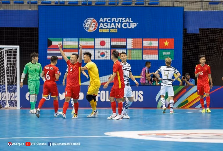 Vietnam derrota a Corea del Sur (5-1) en su debut en Copa Asiática de Fútsal ảnh 2