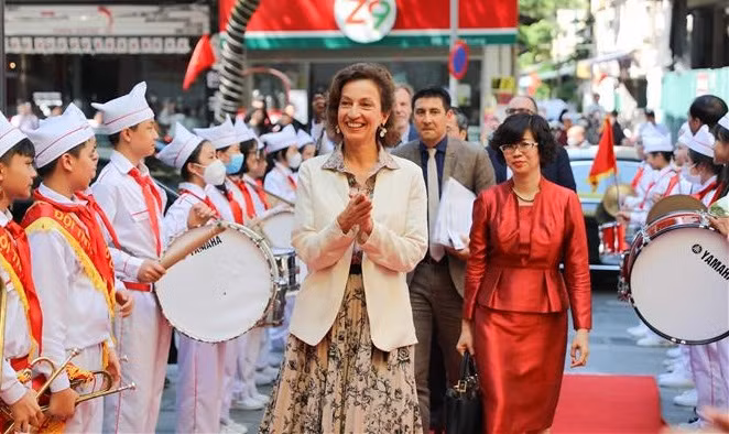 Directora general de la UNESCO asiste a ceremonia inicial del nuevo año escolar en Hanoi ảnh 1
