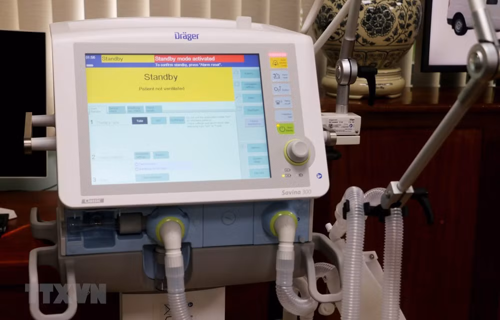 Vietnam invierte más en adquirir equipos médicos para el control del COVID-19 ảnh 1