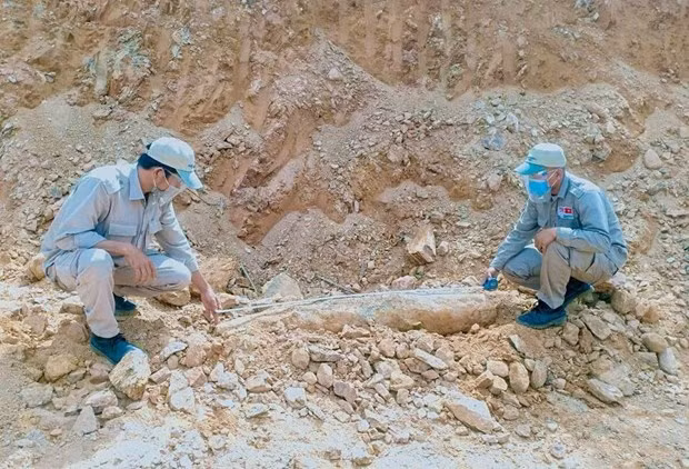 Desactivan una gran bomba en zona residencial en provincia vietnamita de Quang Tri ảnh 1