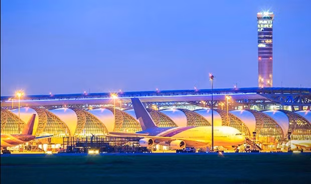 Tailandia reanudará vuelos domésticos en áreas de alto riesgo de COVID-19 ảnh 1