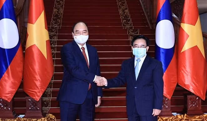 Visita oficial del presidente vietnamita a Laos refleja gran amistad y solidaridad bilateral ảnh 1