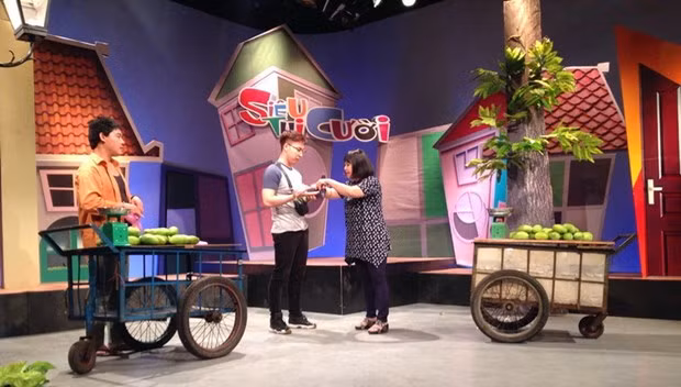 Lanzan en Vietnam premio sobre prevención y control de COVID-19 ảnh 1