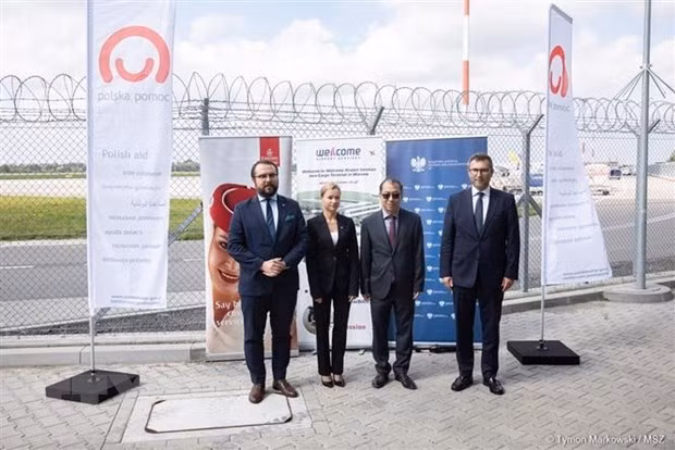 Polonia entrega vacuna contra el COVID-19 a Vietnam ảnh 1