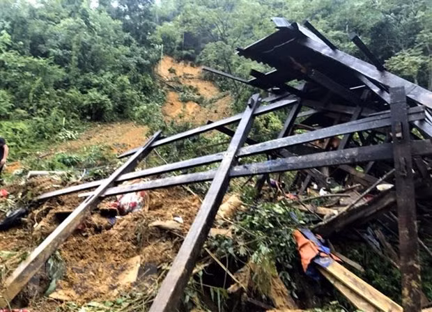 Mueren tres niños por deslizamiento de tierra en provincia vietnamita ảnh 1 Mueren tres niños por deslizamiento de tierra en provincia vietnamita ảnh 1