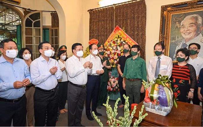 Dirigentes de Hanoi rinden homenaje al general Vo Nguyen Giap ảnh 1