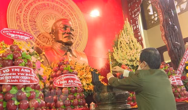Conmemoran aniversario 133 del natalicio de extinto presidente vietnamita Ton Duc Thang ảnh 1