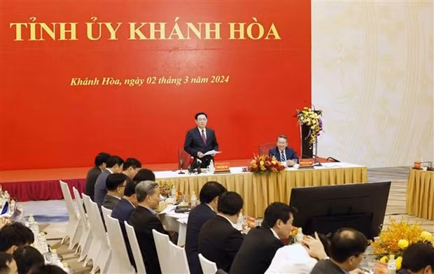 Presidente parlamentario exhorta a Khanh Hoa a esforzarse por un mayor desarrollo ảnh 1