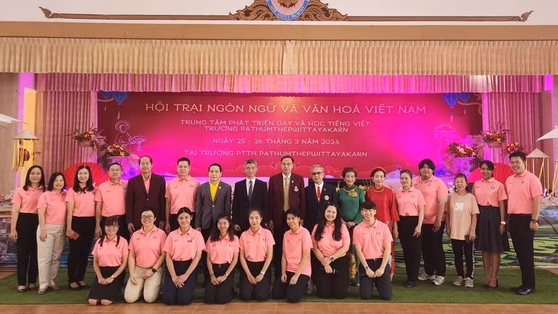Efectúan en Tailandia campamento de verano de lengua y cultura vietnamita ảnh 1