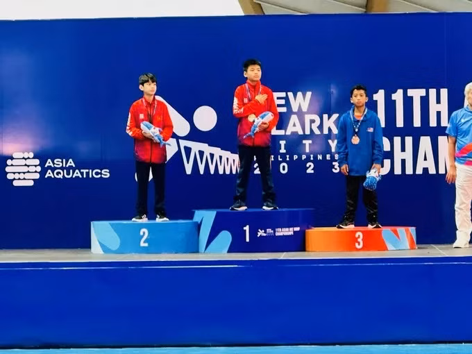 Vietnam gana medalla de oro en Campeonato de Clavado para Grupo Juvenil de Asia ảnh 1