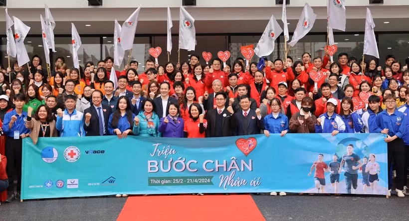 Campaña de caminata en Vietnam honra al Día Internacional de la Felicidad ảnh 1