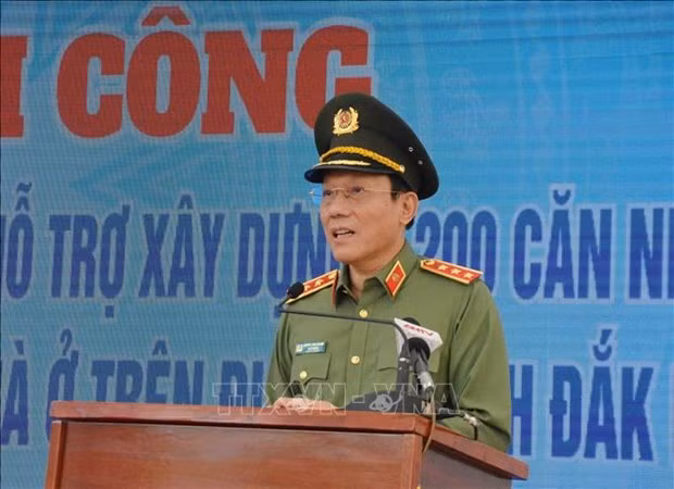 Brindarán mil 200 casas para ayudar a desfavorecidos en localidad vietnamita ảnh 1