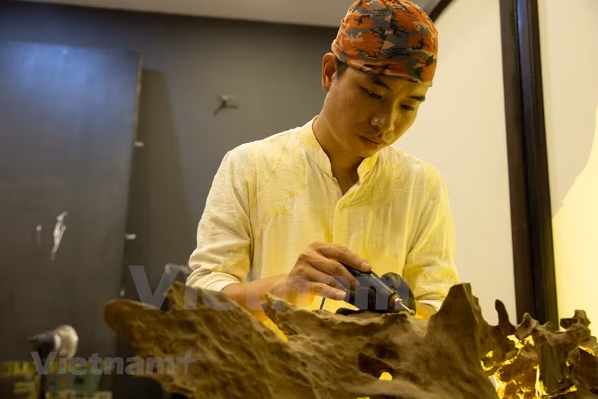 Artista vietnamita dedicado a las esculturas de sombras ảnh 1