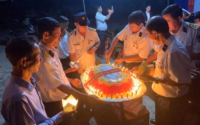 Rinden tributo a mártires de batalla de Gac Ma de Truong Sa de Vietnam ảnh 1